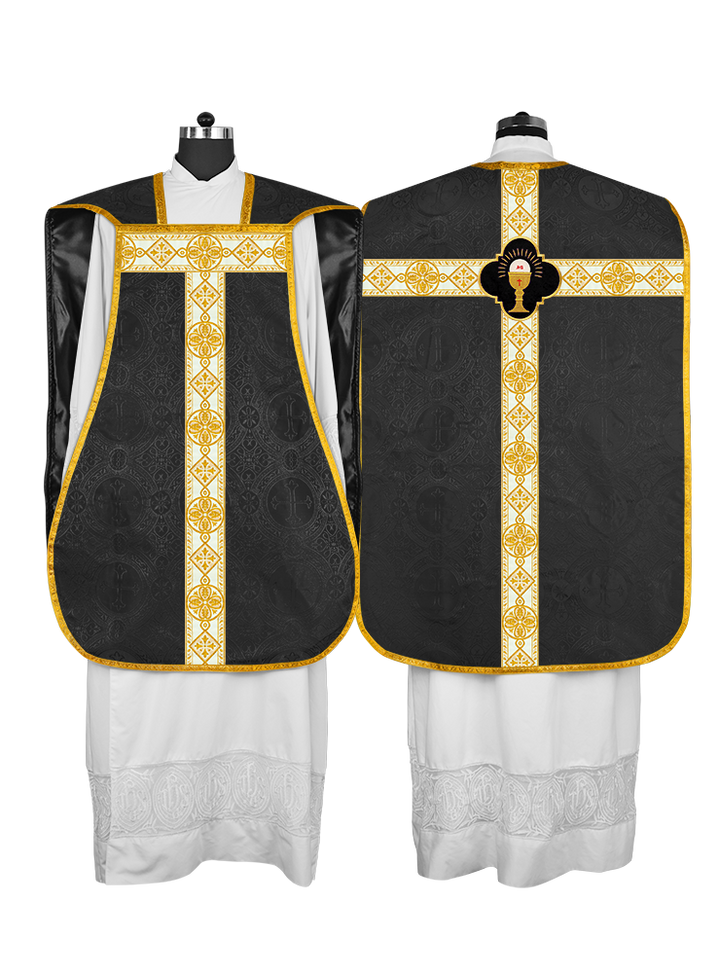 Vestimenta con espalda de violín y motivo bordado 