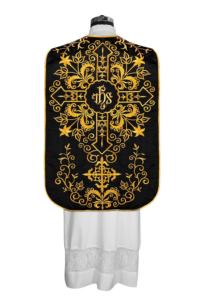Casulla romana con bordados adornados 