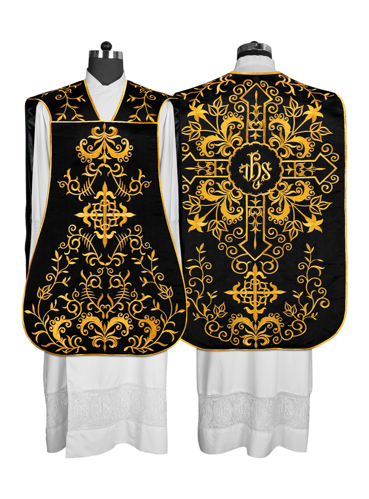 Casulla romana con bordados adornados 