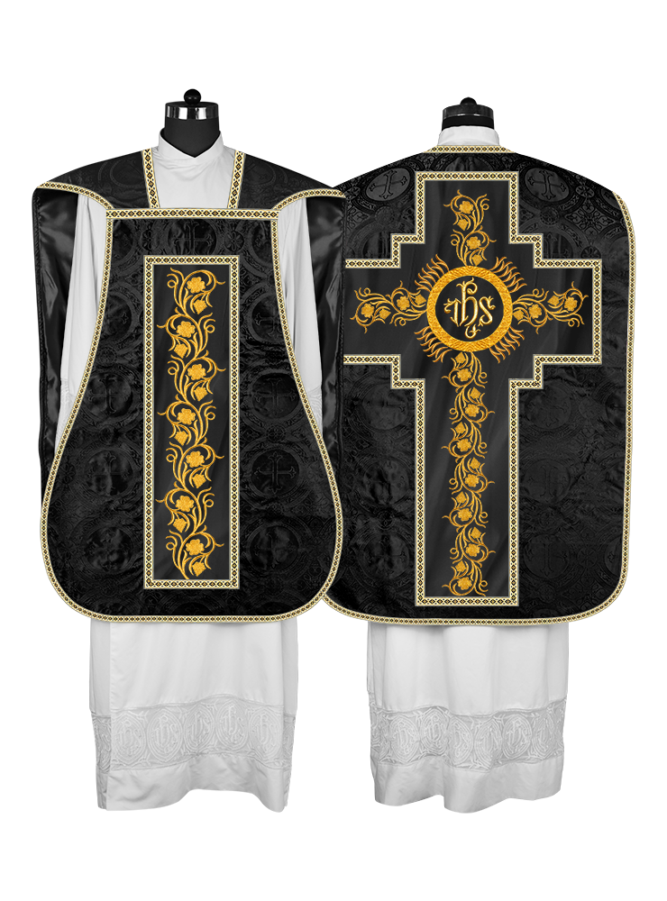 Casulla romana con bordados y adornos de uvas 