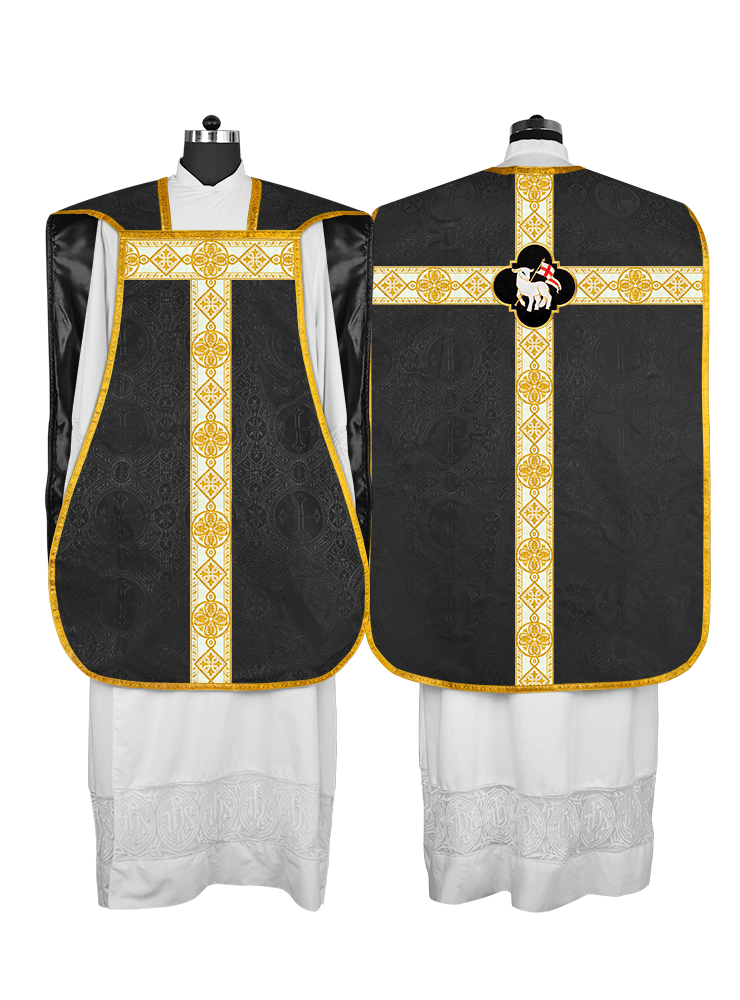 Vestimenta con espalda de violín y motivo bordado 