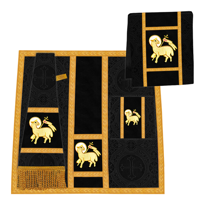 Roman Chasuble with adorned motif