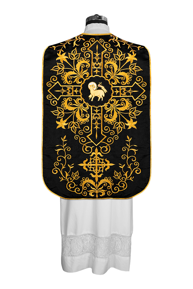 Casulla romana con bordados adornados 
