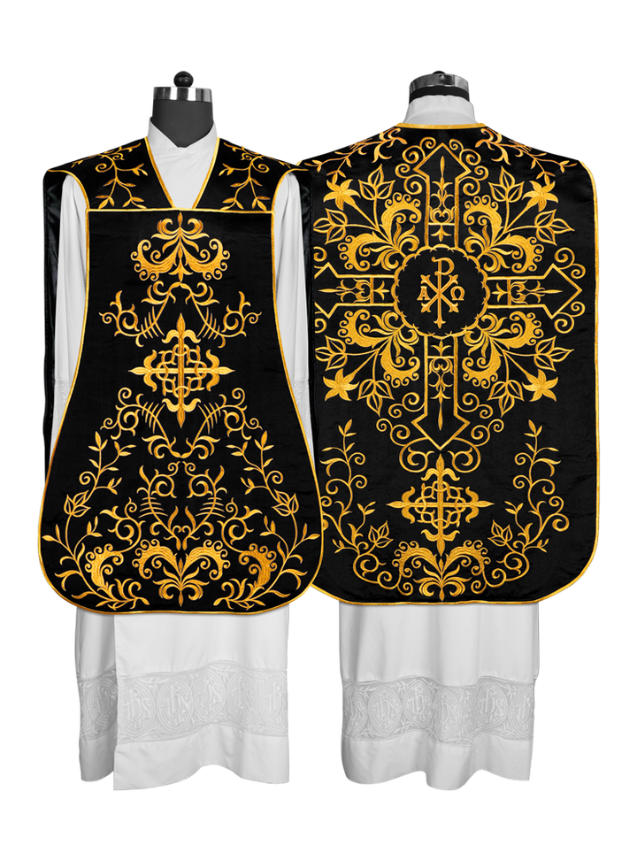 Casulla romana con bordados adornados 