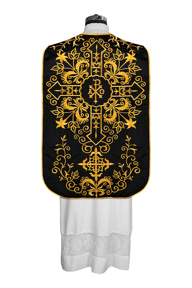 Casulla romana con bordados adornados 