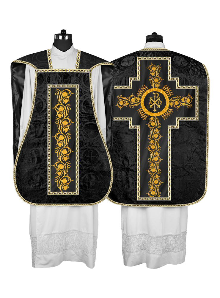 Casulla romana con bordados y adornos de uvas 