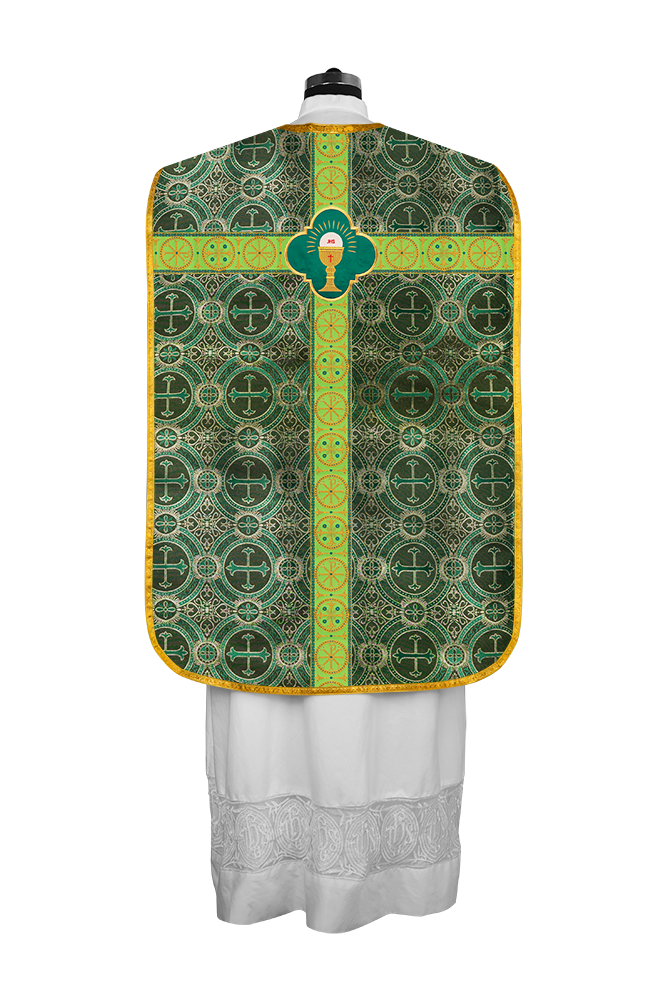 Casulla romana con motivo espiritual y trenzas ornamentadas 