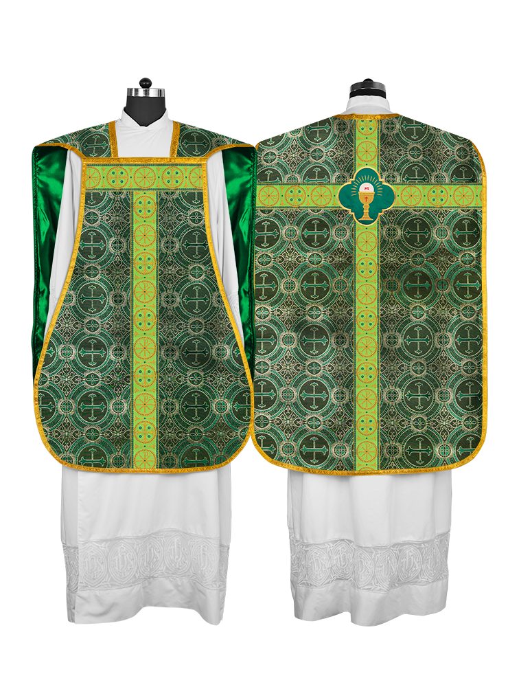 Casulla romana con motivo espiritual y trenzas ornamentadas 