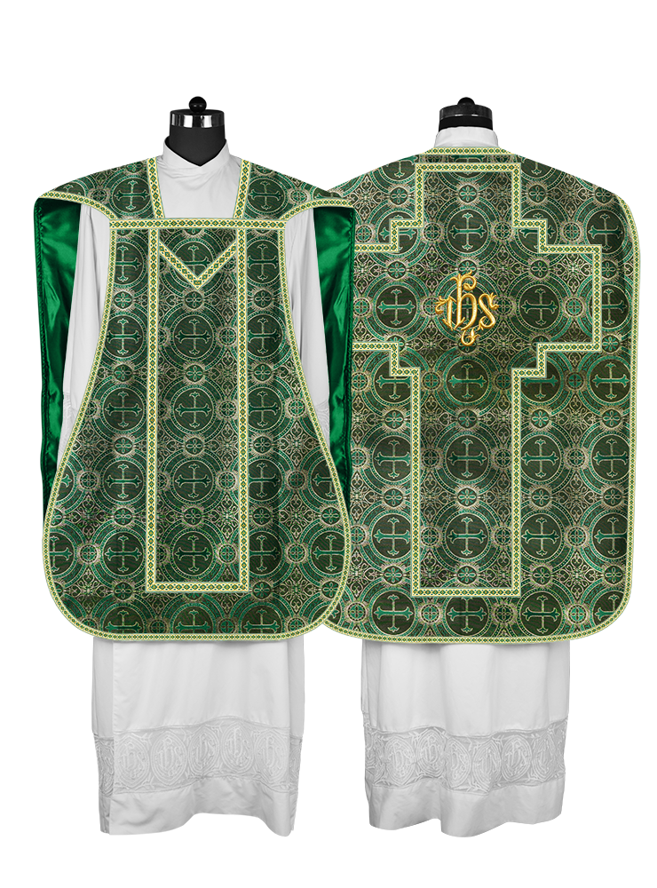 Casulla romana con motivos y ribetes adornados 