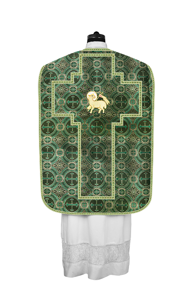 Casulla romana con motivos y ribetes adornados 