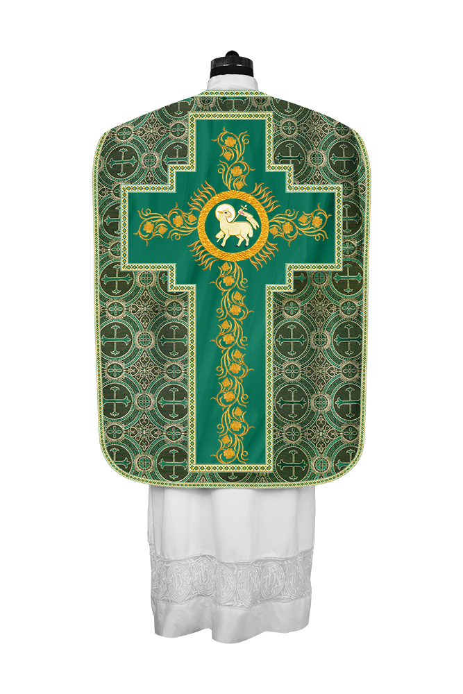 Casulla romana con bordados y adornos de uvas 