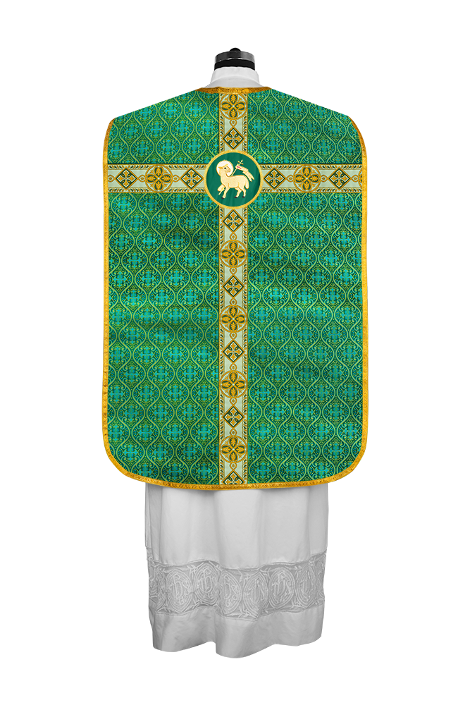 Casulla romana con trenzas detalladas 