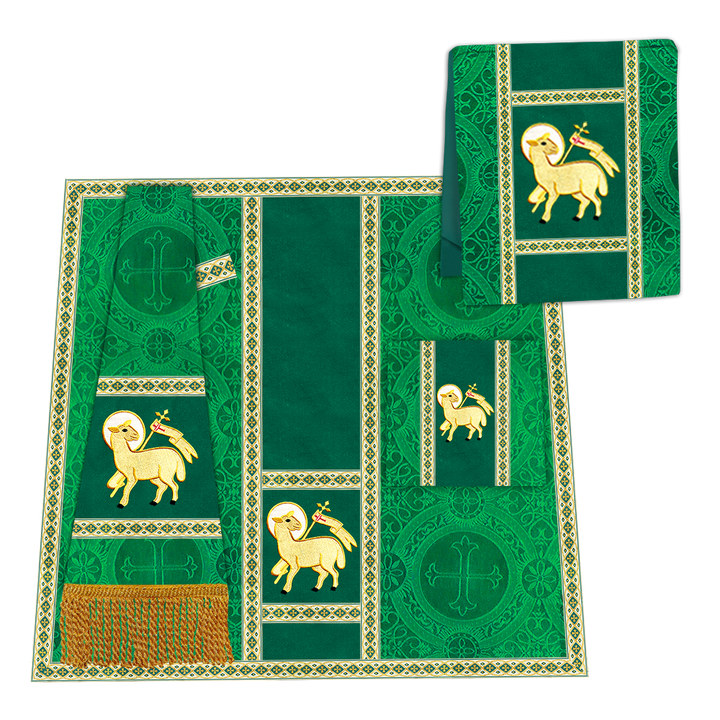 Casulla romana con motivos y ribetes adornados 