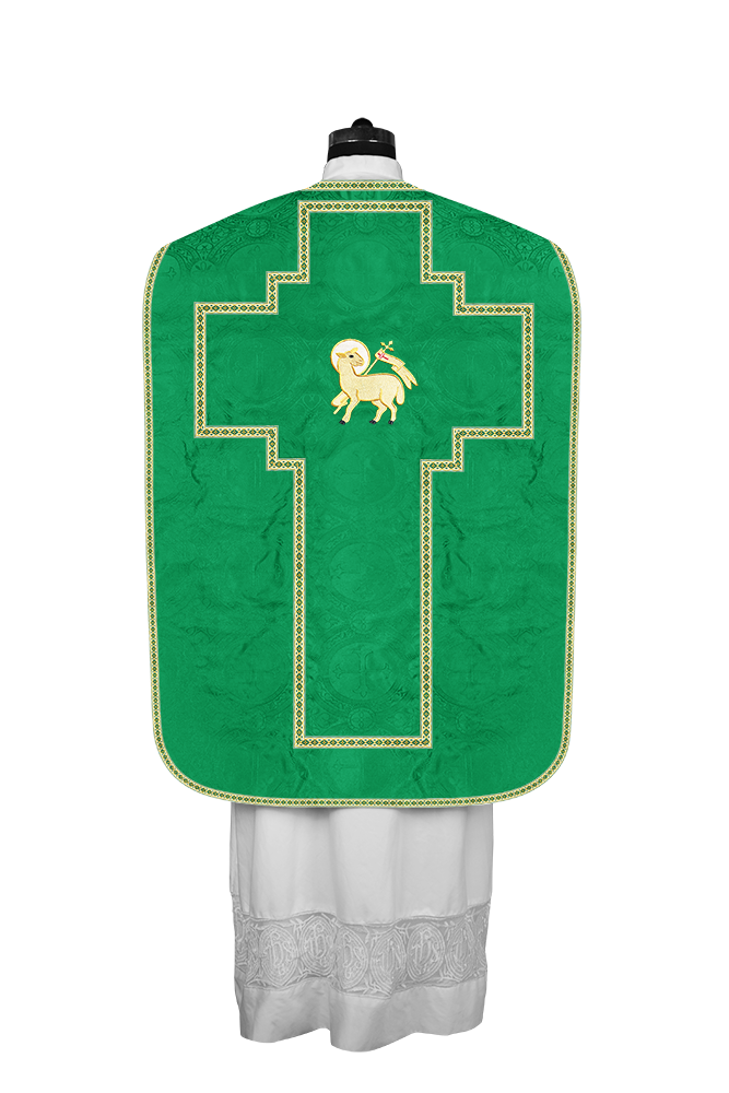 Casulla romana con motivos y ribetes adornados 