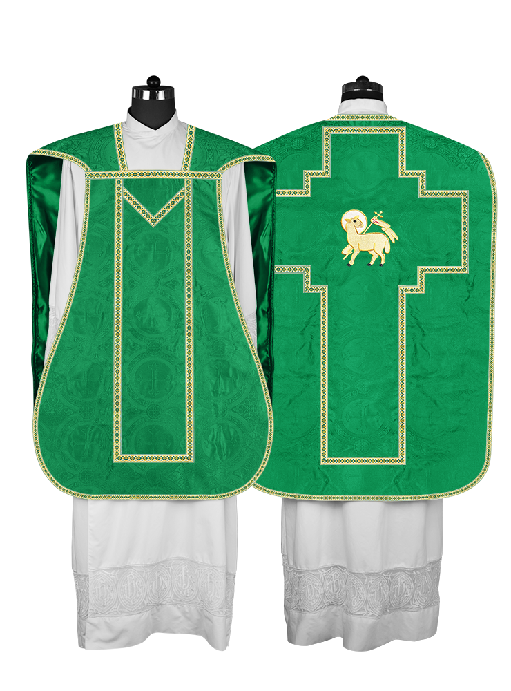 Casulla romana con motivos y ribetes adornados 