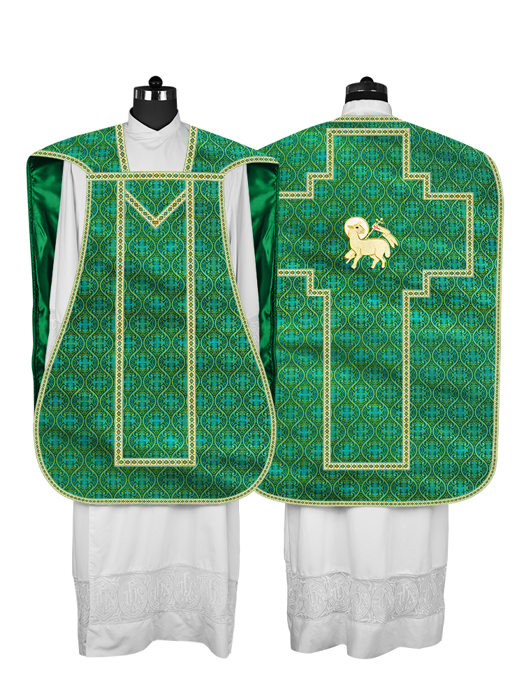 Casulla romana con motivos y ribetes adornados 