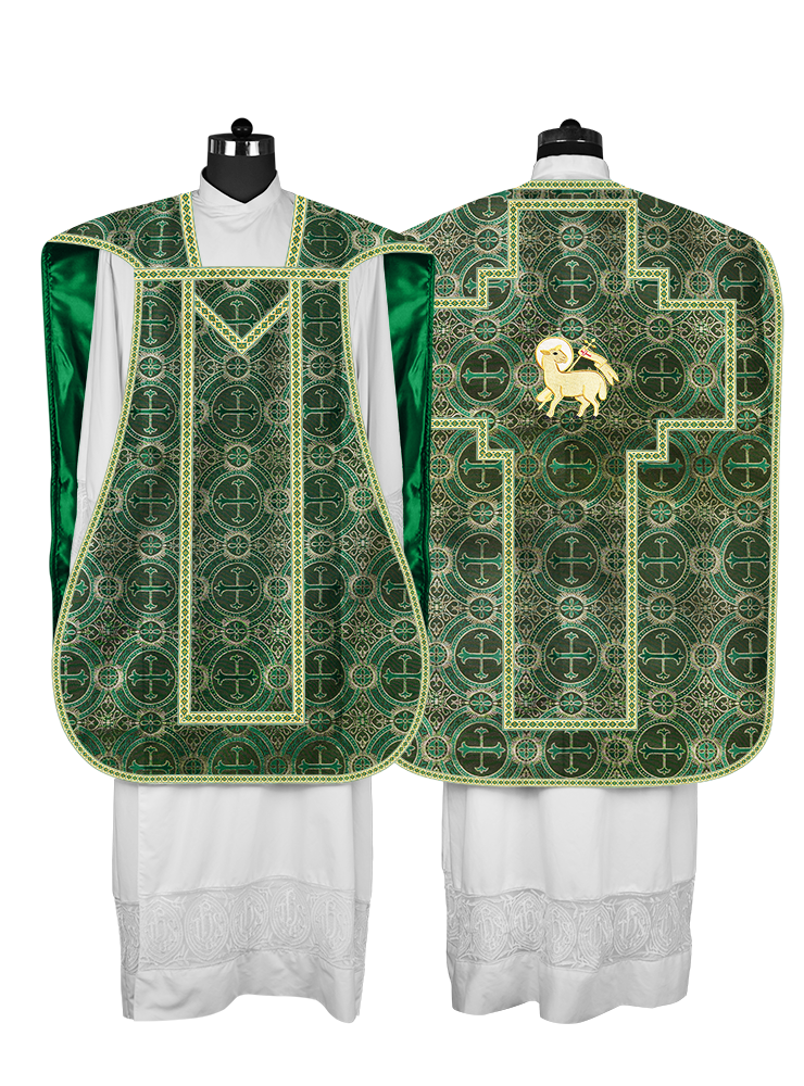 Casulla romana con motivos y ribetes adornados 