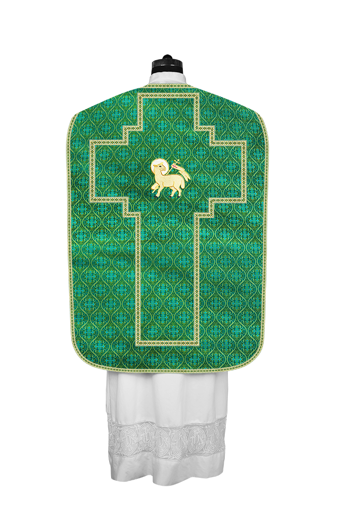 Casulla romana con motivos y ribetes adornados 