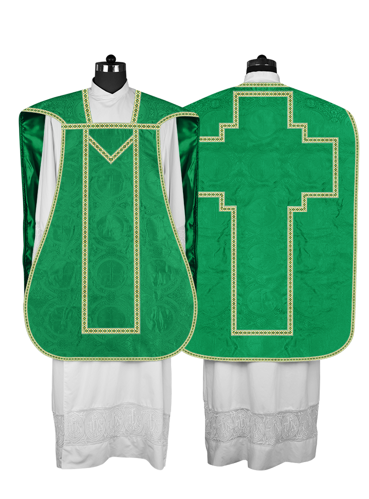 Casulla romana con motivos y ribetes adornados 