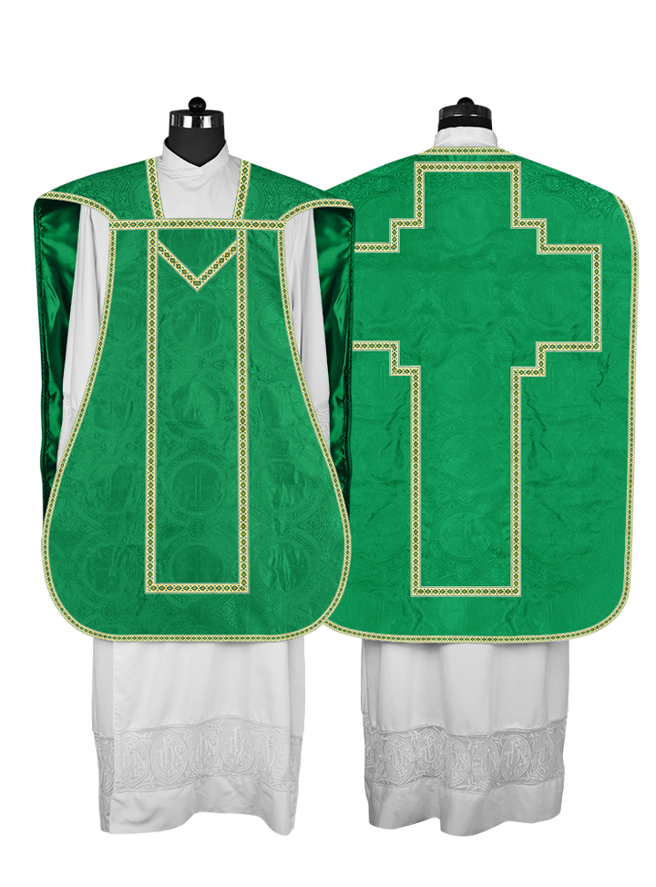 Casulla romana con motivos y ribetes adornados 