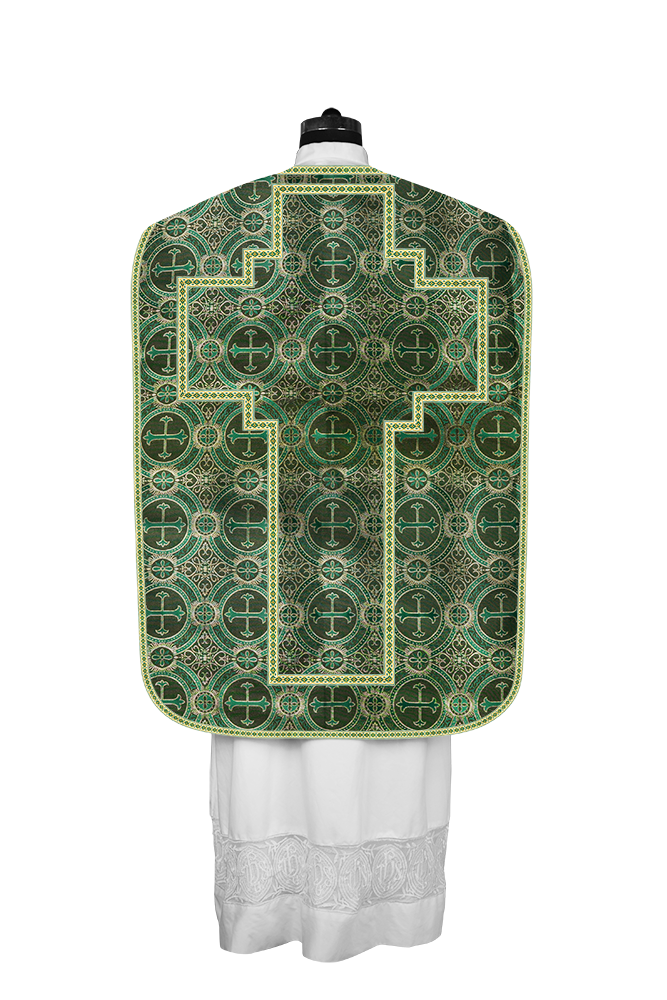 Casulla romana con motivos y ribetes adornados 