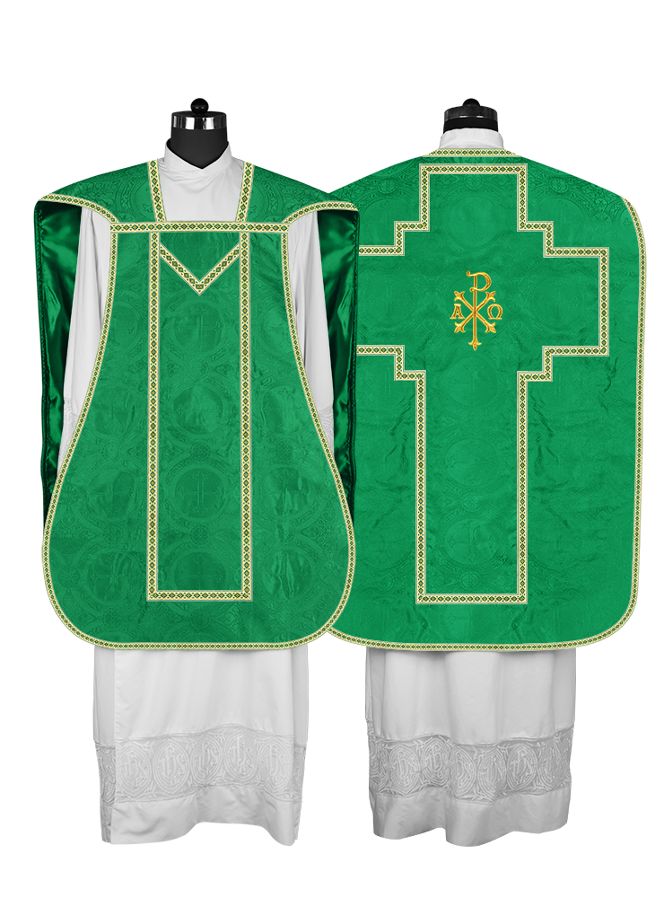 Casulla romana con motivos y ribetes adornados 