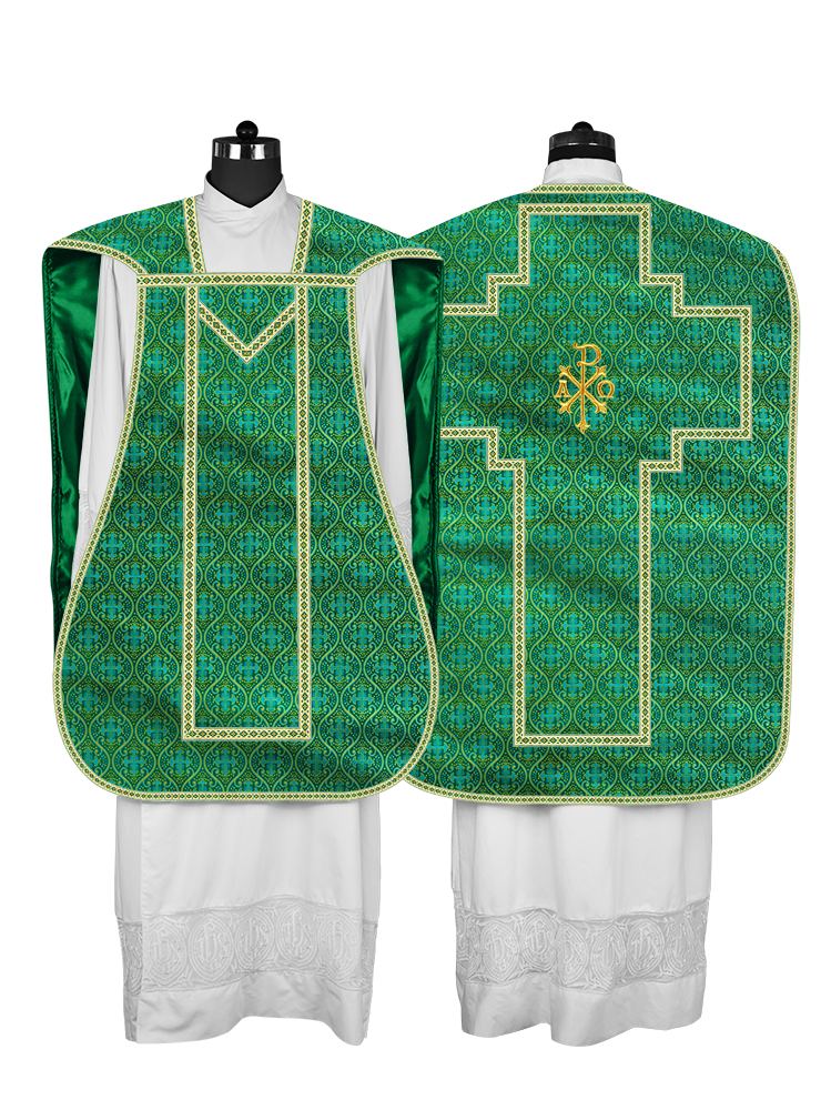 Casulla romana con motivos y ribetes adornados 