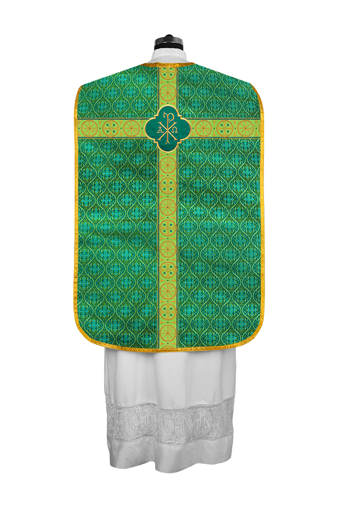 Casulla romana con motivo espiritual y trenzas ornamentadas 