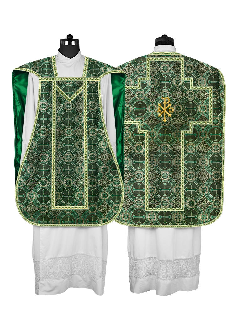 Casulla romana con motivos y ribetes adornados 