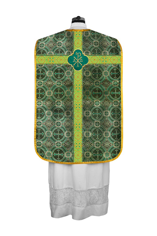 Casulla romana con motivo espiritual y trenzas ornamentadas 