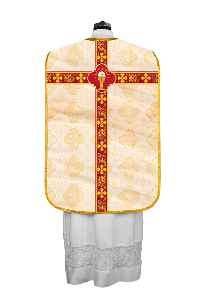 Casulla romana con motivos y ribetes 