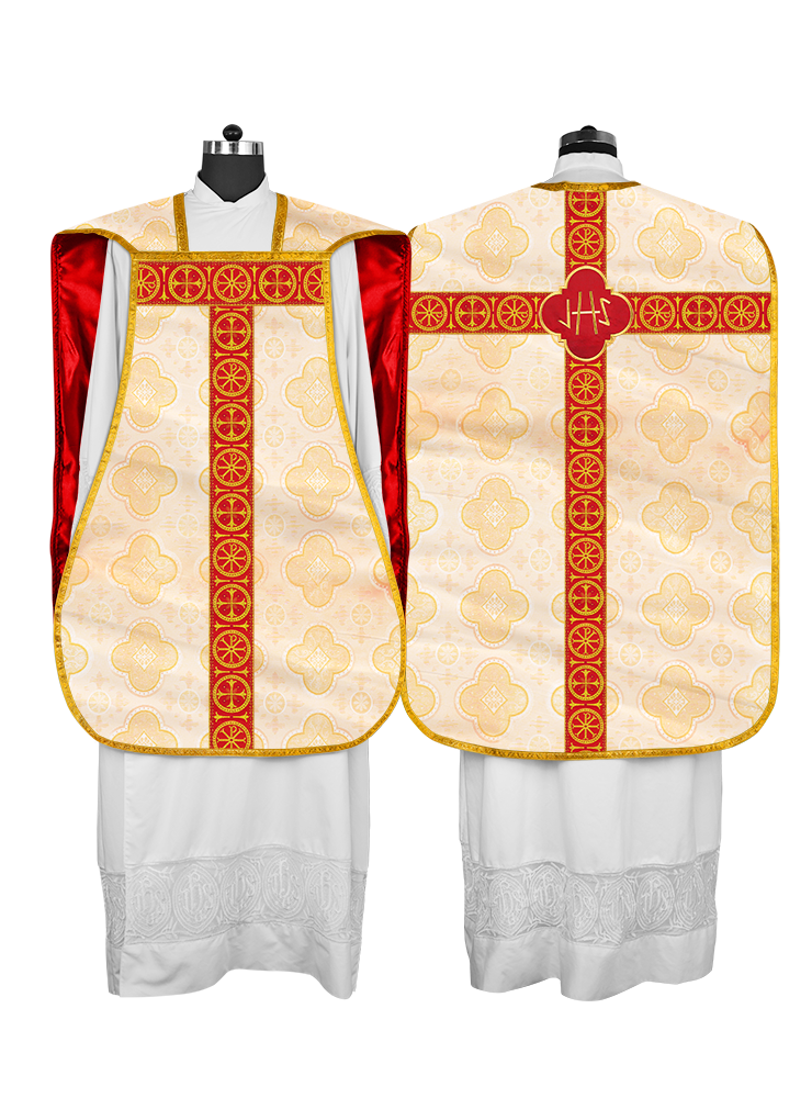 Casulla romana con motivo espiritual y trenzas ornamentadas 