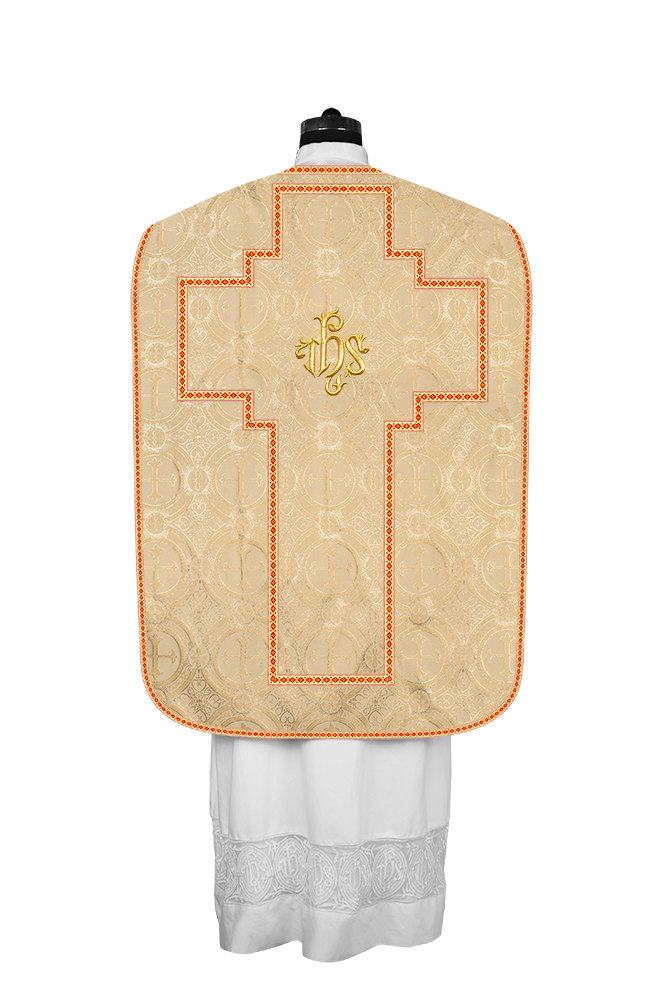 Casulla romana con motivos y ribetes adornados 