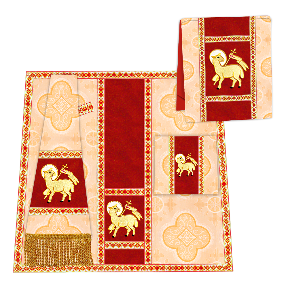 Casulla romana con motivos y ribetes adornados 