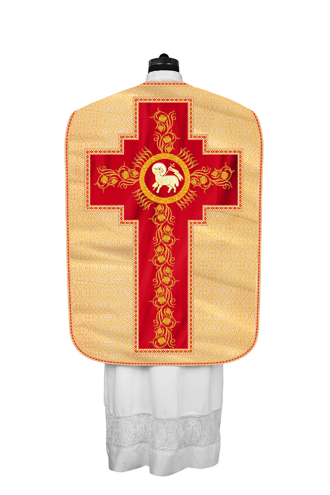 Casulla romana con bordados y adornos de uvas 