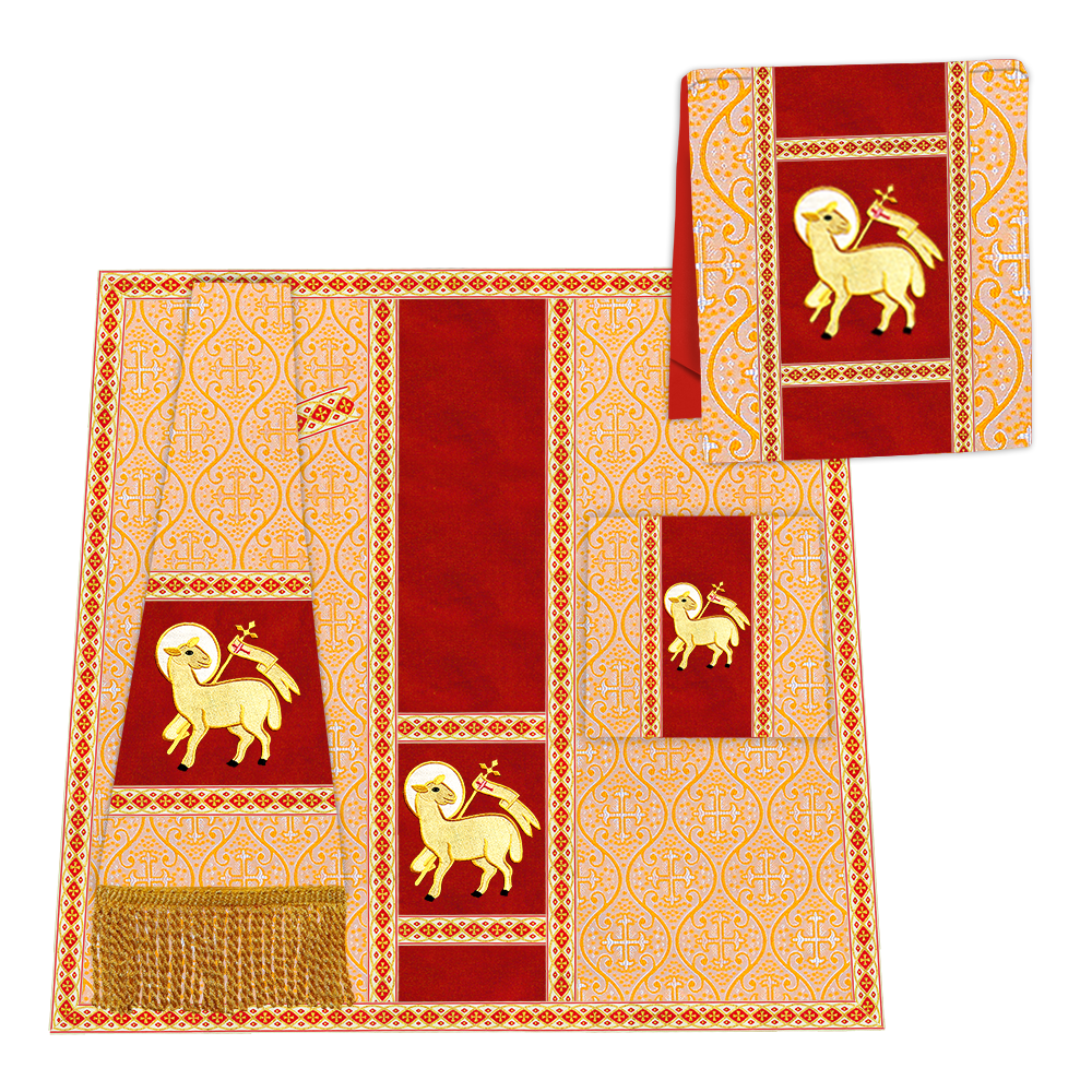 Casulla romana con motivos y ribetes adornados 