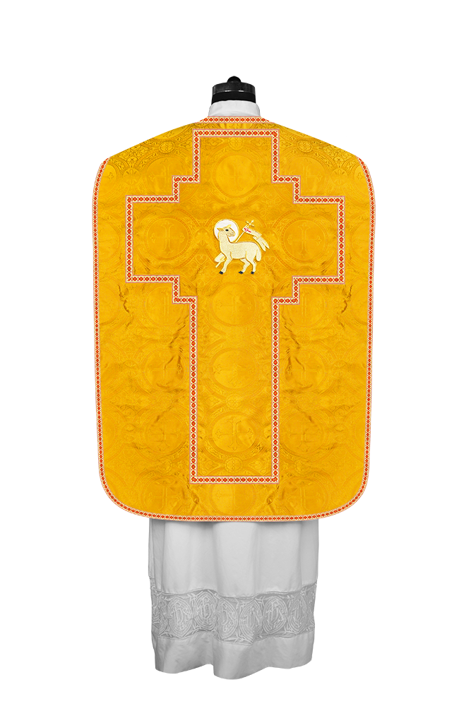 Casulla romana con motivos y ribetes adornados 