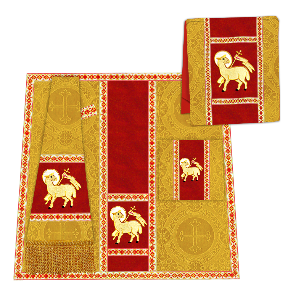 Casulla romana con motivos y ribetes adornados 