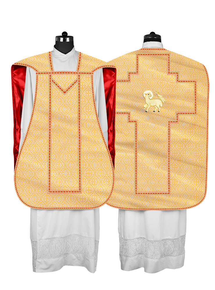 Casulla romana con motivos y ribetes adornados 