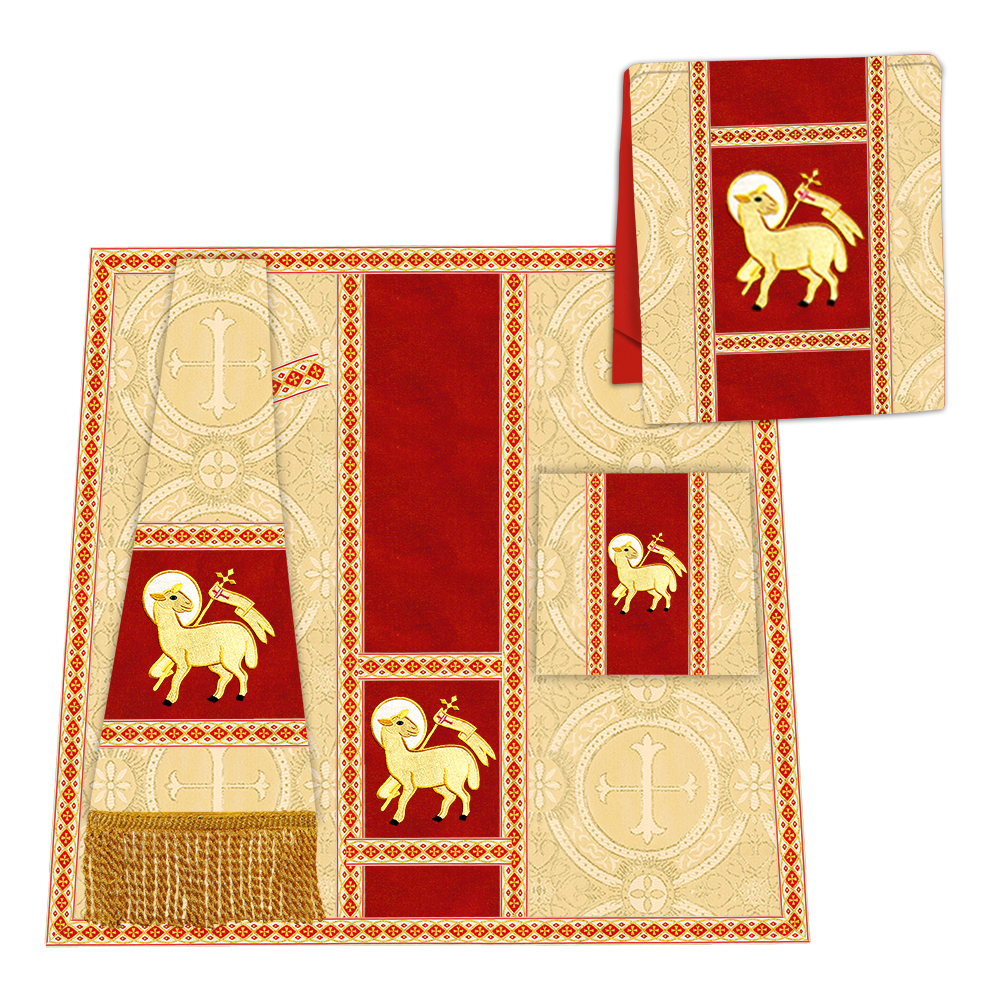 Casulla romana con motivos y ribetes adornados 