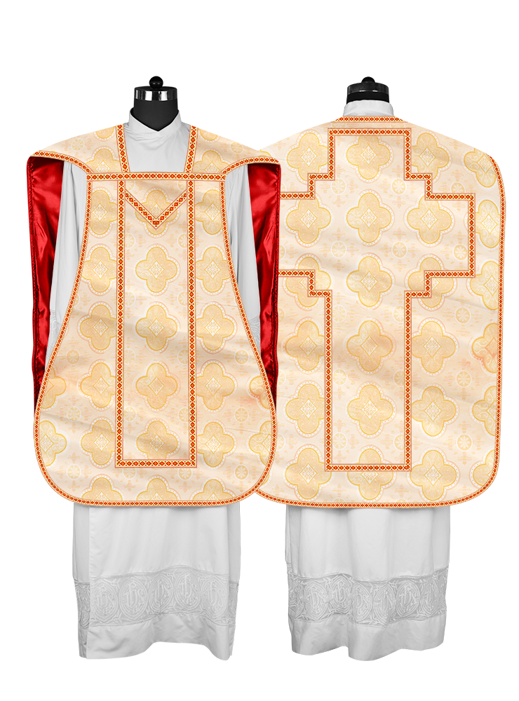 Casulla romana con motivos y ribetes adornados 