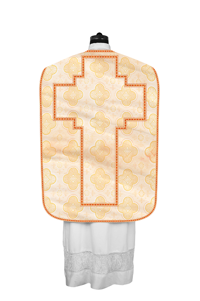 Casulla romana con motivos y ribetes adornados 