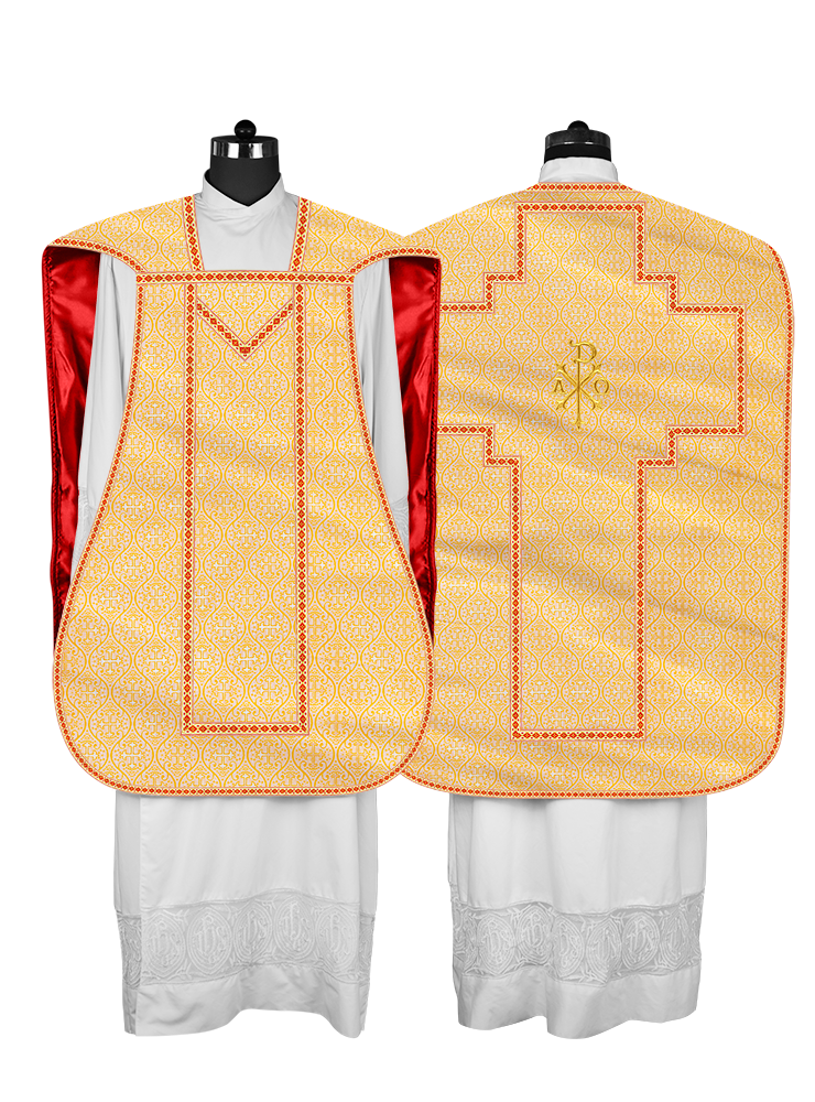 Casulla romana con motivos y ribetes adornados 