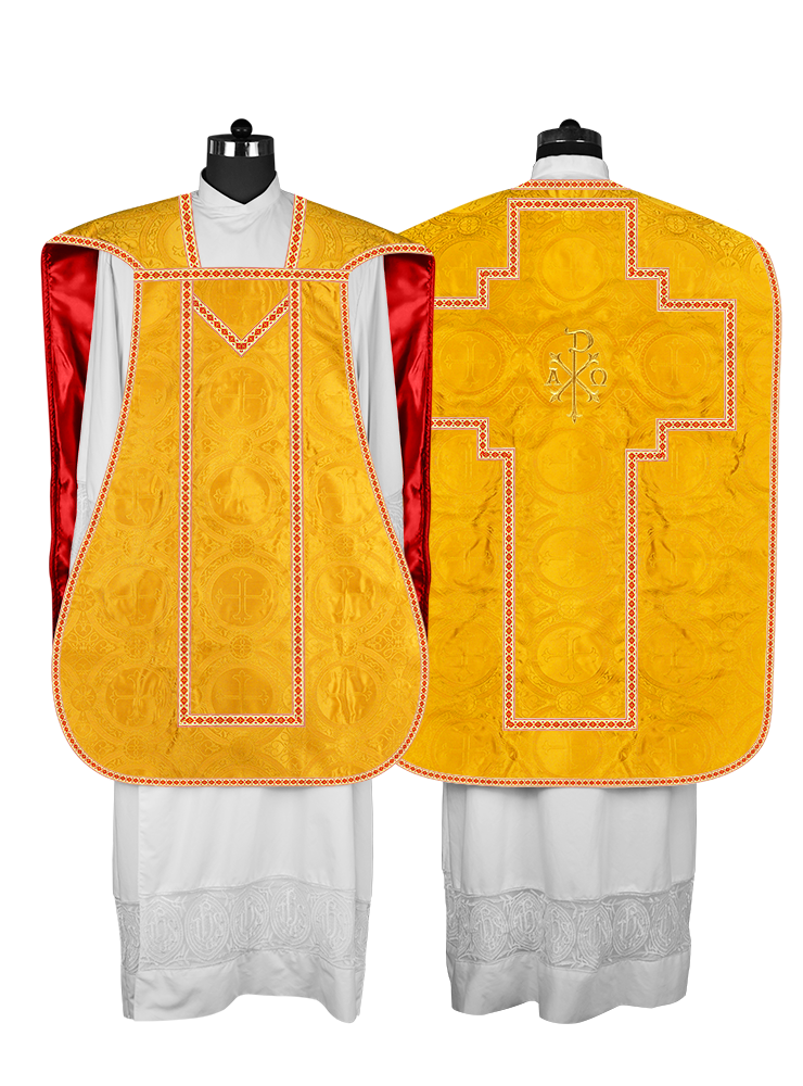 Casulla romana con motivos y ribetes adornados 