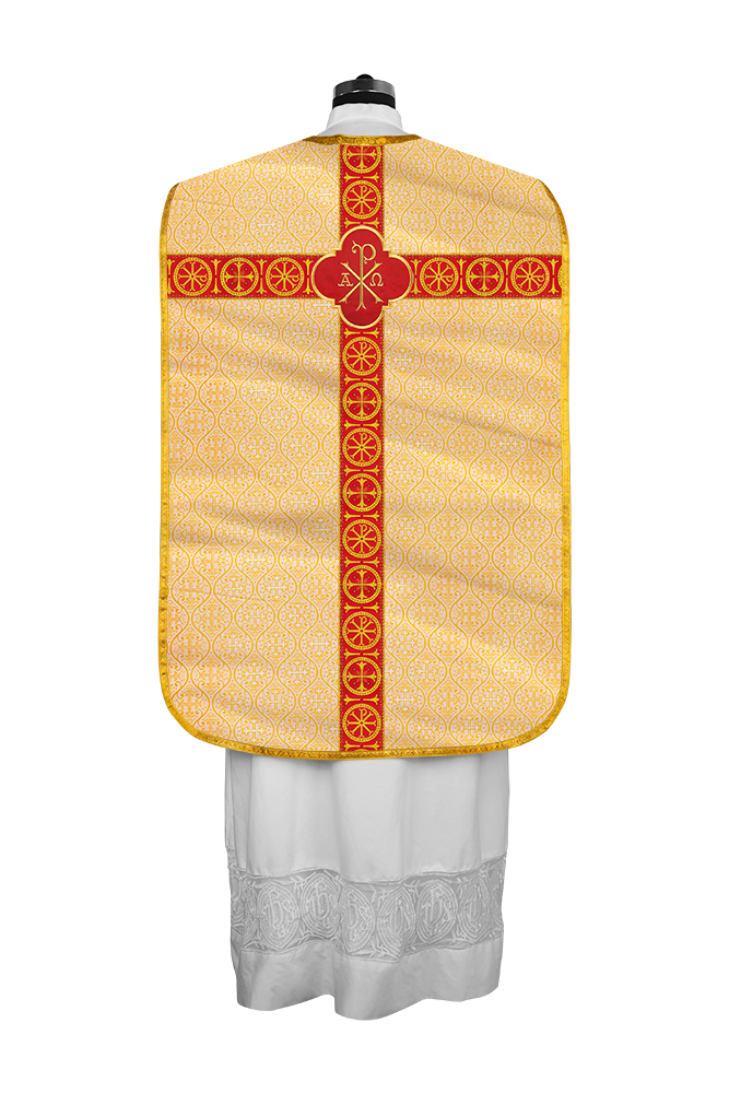 Casulla romana con motivo espiritual y trenzas ornamentadas 