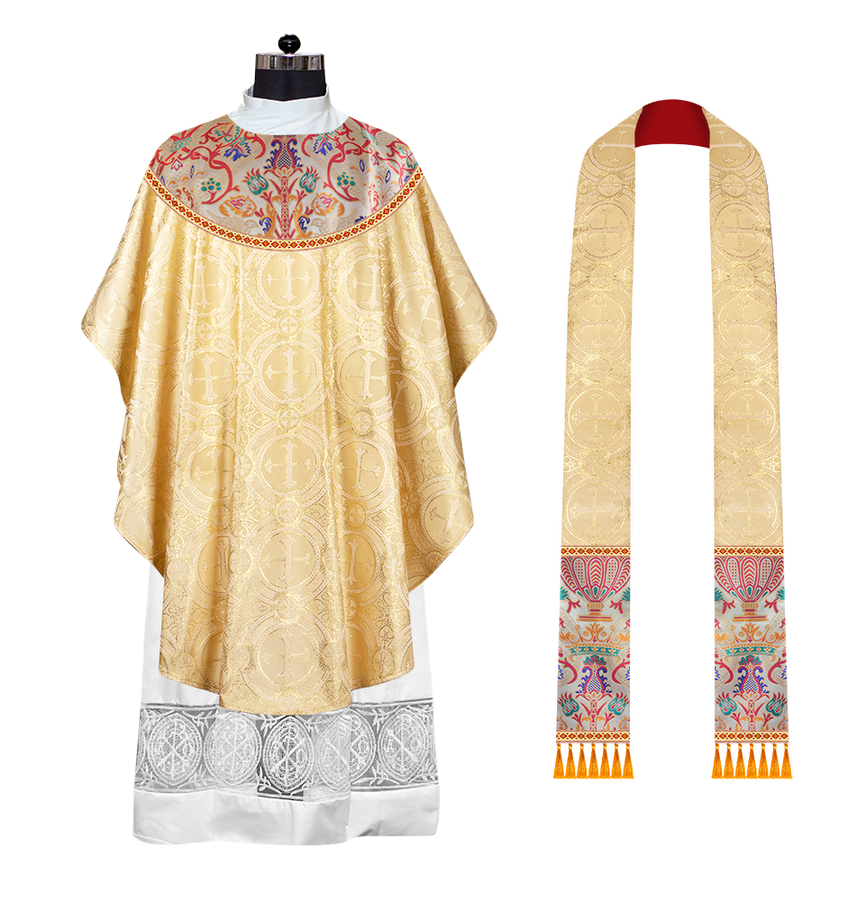 Casulla de tapiz con trenzas y ribetes detallados