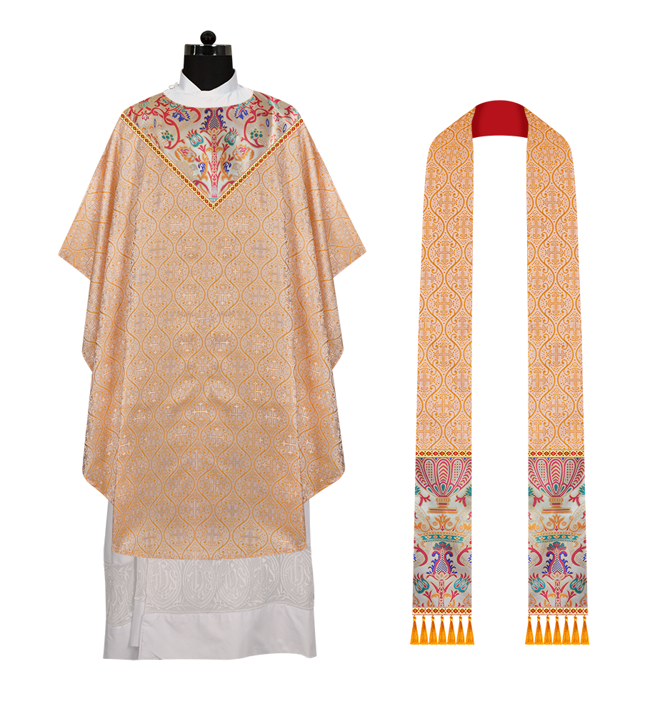 Casulla de tapiz con trenzas y ribetes detallados