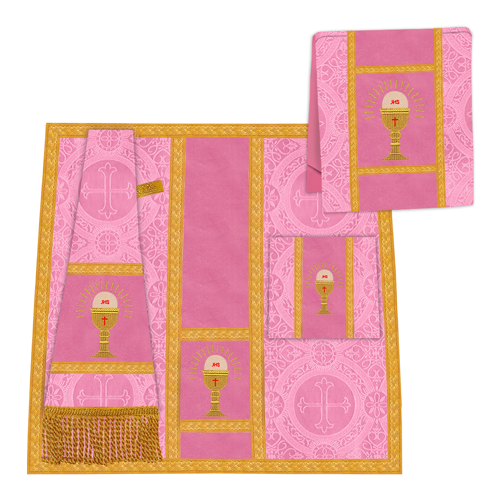 Casulla romana con motivo espiritual y trenzas ornamentadas 