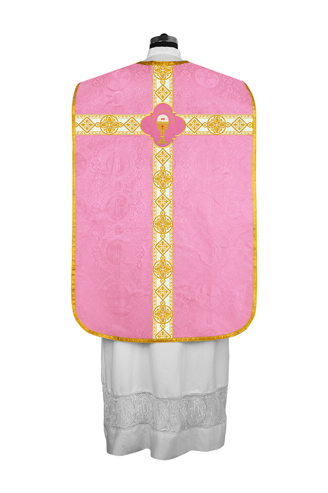 Vestimenta con espalda de violín y motivo bordado 