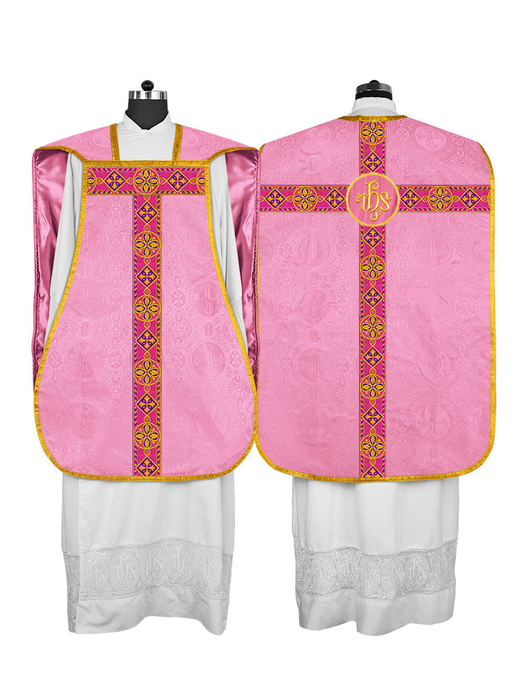 Casulla romana con trenzas detalladas 